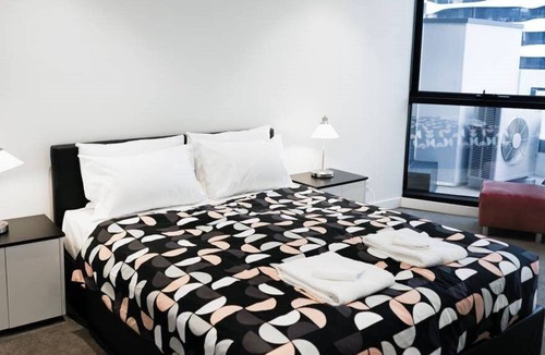 Carlton South Apartment | 1005 2 bedroom + 2 bathroom Apt with the balcony in CBD