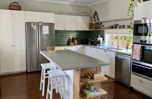 Maroochydore House | 100m to River*Pool*Sauna*Pet & Family Friendly