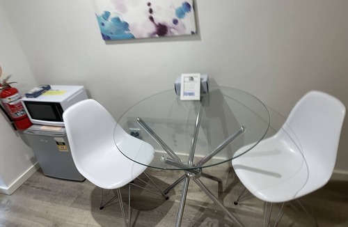 Brunswick West Apartment | 10A Brunswick Living Studio Close to APT and CBD Free Wifi Tram at Doorstep