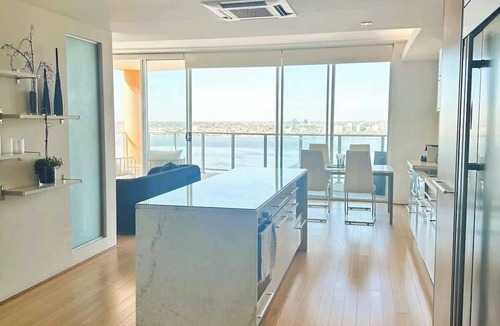 Perth Central Business District Apartment | 114 Panoramic River Views 2BR High Floor & Parking