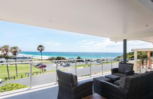 Forster House | 12 Cliff Road
