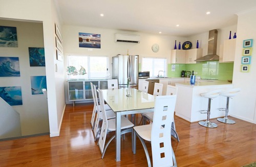 Waterhouse House | '128 The Esplanade' - Opposite Long Beach great for families.