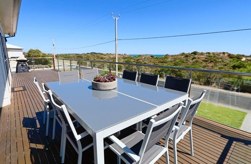 Waterhouse House | '128 The Esplanade' - Opposite Long Beach great for families.