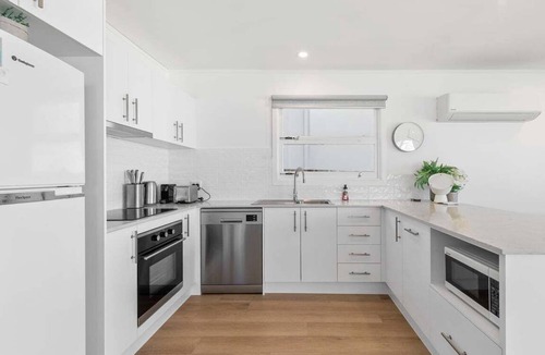 Mermaid Beach Apartment | 13E Oceanview Easement