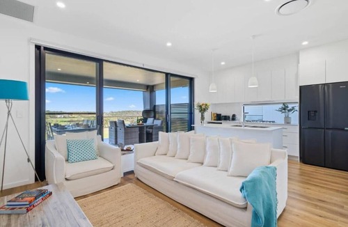 Shell Cove Apartment | 14A Archerfield Dr