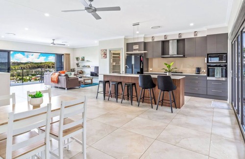 Forster House | 15 Jonathan Place: 4 BR, 3 BA House in Forster , Sleeps 7