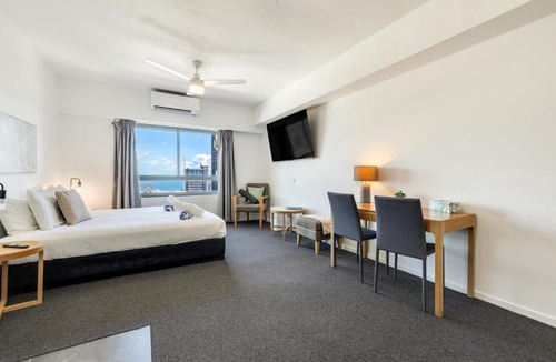Darwin City Centre Apartment | 15th Floor Superior Hotel Suite King Bed