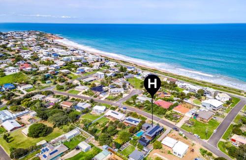 Port Elliot House | 16 Barton St Port Elliot Linen Included