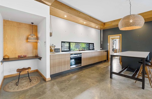 Port Elliot House | 16 Barton Street - DIVE RIGHT IN