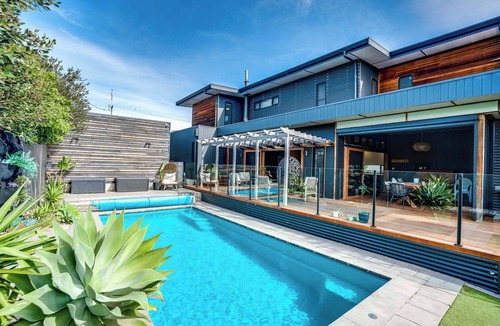 Port Elliot House | 16 Barton Street - DIVE RIGHT IN