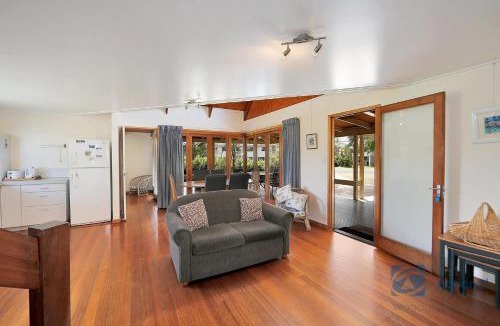 Woodgate House | 16 Third Avenue