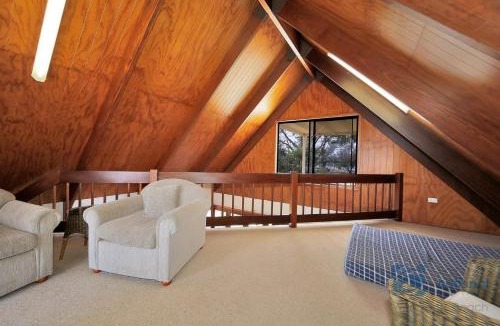 Woodgate House | 16 Third Avenue