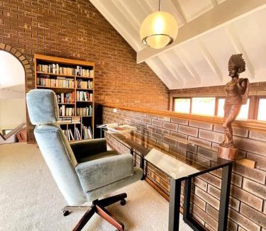 Nedlands House | 17 Rare Cool Urban-Style Nedlands 4BR-Parkng&Pool