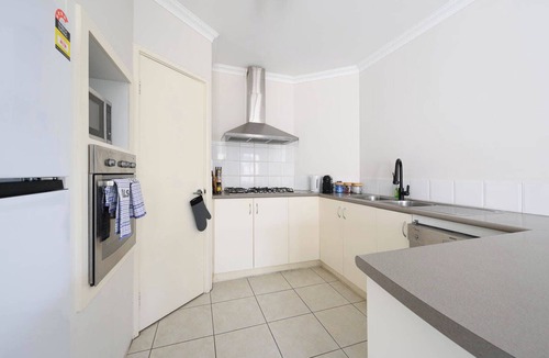 Bayswater House | 18 Home Base for Happy Days Family Stay 3BR Prkg