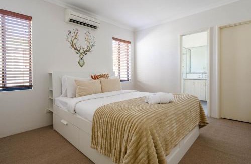Bayswater House | 18 Home Base for Happy Days Family Stay 3BRPrkg