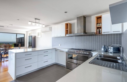 Clifton Springs House | 180° Ocean Views | Pool Table | Coastal Escape