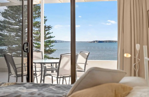 Encounter Bay Apartment | 19-117 Franklin Pde - Beachfront - WiFi & Linen