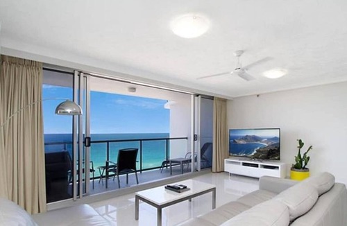 Surfers Paradise Apartment | 19B Peninsula Ocean Views Surfers Paradise