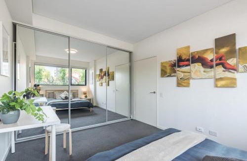 Homebush Apartment | 1Bedroom and Study Apt in Homebush Sleeps 5