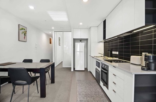 Docklands Apartment | 1BR Docklands | Walk to Marvel Stadium + Balcony