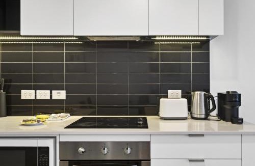 Docklands Apartment | 1BR Docklands with Walk to Marvel Stadium & Balcony