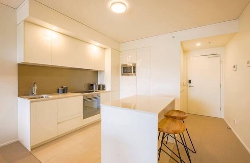 Bowen Hills Apartment | 1BR Executive Apartment with Pool & Gym - Sleeps 3