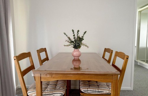 Kangaroo Point Apartment | 1BR Loft Kangaroo Point Sleeps 4 Adults