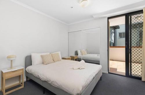Spring Hill Apartment | 1BR Spring Hill 5 min CBD, 10 min Mall & Train SH13