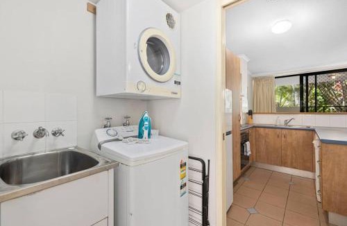 Spring Hill Apartment | 1BR Spring Hill 5 min CBD, 10 min Mall & Train SH13
