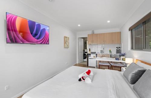 Macgregor House | 1BR Walk to Westfield deal for Solo Stays
