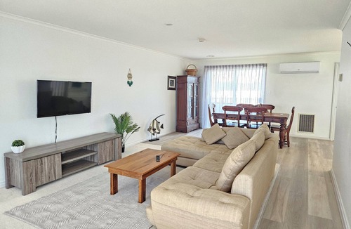 Port Macdonnell House | 2 6 Germein Court, Panayil Beach House