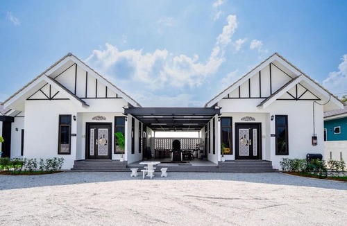 Manir House | 2 Awan Putih Studio Homestay