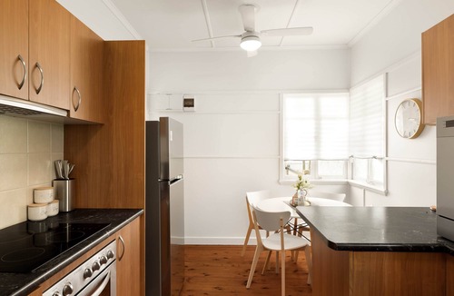 Carina House | 2 Bdr w/AC & Parking | Carindale Westfield | 17M2