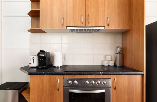 Carina House | 2 Bdr w/AC & Parking | Carindale Westfield | 17M2