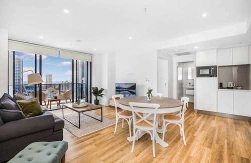 Surfers Paradise Apartment | 2-Bed Beach Apartment with Pool, Parking & Balcony
