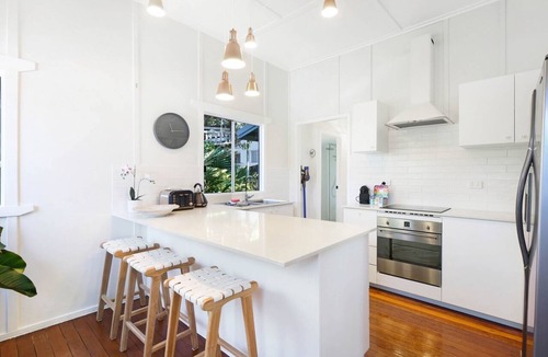 Burleigh Heads Apartment | 2-Bed Beach House in Burleigh Heads Amidst Nature