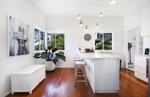 Burleigh Heads Apartment | 2-Bed Beach House in Burleigh Heads Amidst Nature