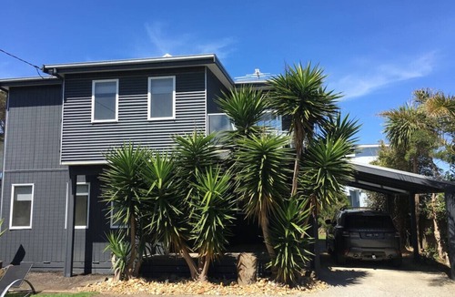 Smiths Beach House | 2 Bed Coastal Getaway - Walking distance to beach