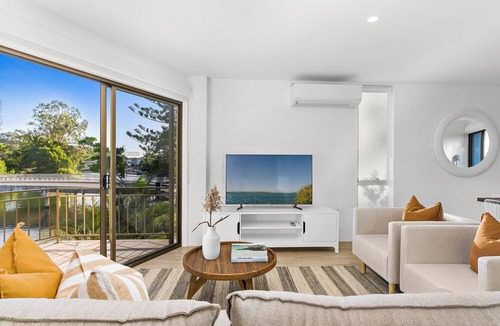 Noosa Heads Apartment | 2 Bed Riverfront Apt | Mid-Level | Pet Friendly