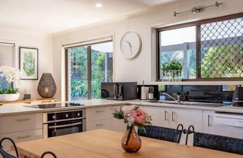 Maleny House | 2 Bed Tranquil Haven in the Heart of Maleny