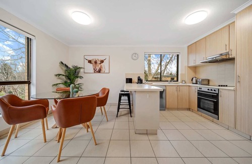 Kingston Apartment | 2-Bed with Pool, BBQ, Tennis Court & Parking