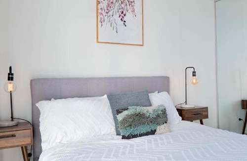 Braddon Apartment | 2 Bedroom 2 bath 1 Car on Lonsdale Street