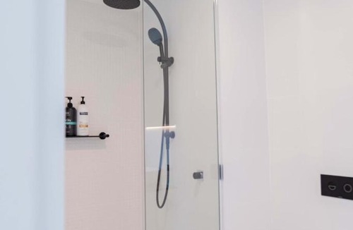 Braddon Apartment | 2 Bedroom 2 bath 1 Car on Lonsdale Street