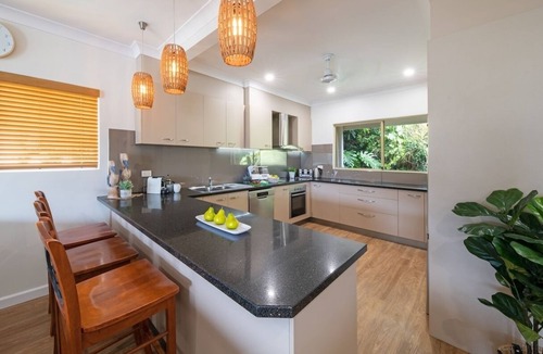 Airlie Beach Apartment | 2 Bedroom, 2 Bathroom Apartment, 5 minutes to the Main Street