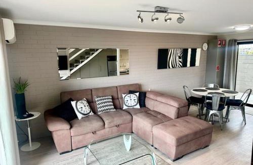 Merimbula Apartment | 2 Bedroom 2 level apartment Hydra Unit 3