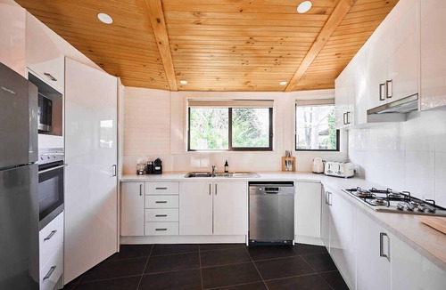 Pialligo House | 2 bedroom charming timber yurt