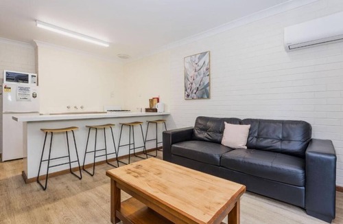 Emu Point Ski Chalet | 2 Bedroom Double Sofa Chalet Emu Beach