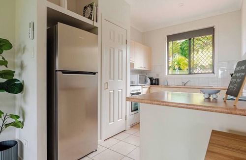 Nerang Cottage | 2 Bedroom Granny Flat in Nerang with Shared Pool!