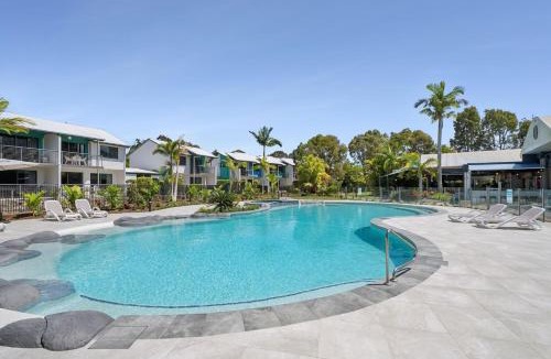 Noosaville Apartment | 2 Bedroom Ground Level Villa in Tropical 4* Resort