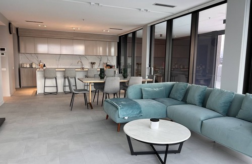Belconnen Apartment | 2 Bedroom luxurious penthouse with uninterrupted lake views